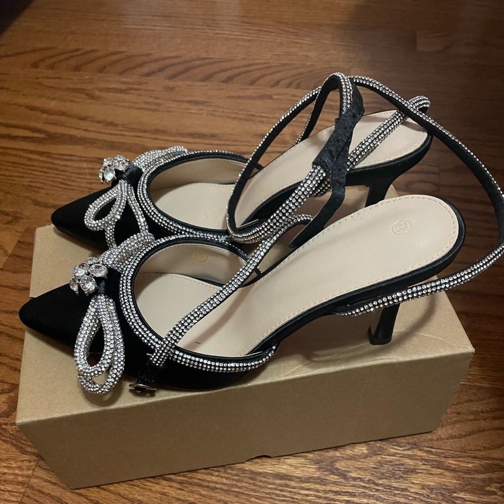 Pointed Toe Heels - Picture 3 of 4